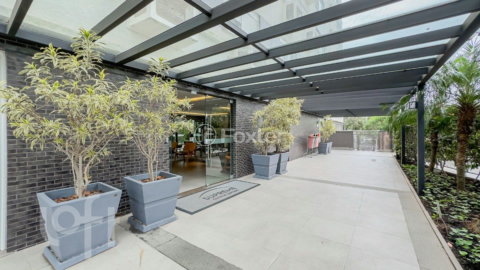 Image 31 - 877690