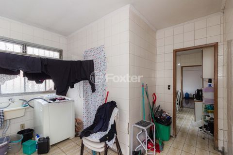 Image 32 - 877843