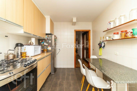 Image 35 - 878068