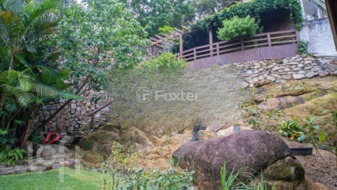 Image 27 - 878692