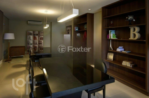Image 20 - 878744