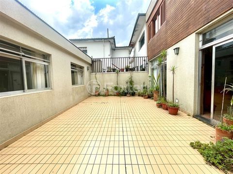 Image 4 - 879083