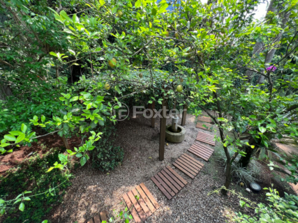 Image 31 - 879112