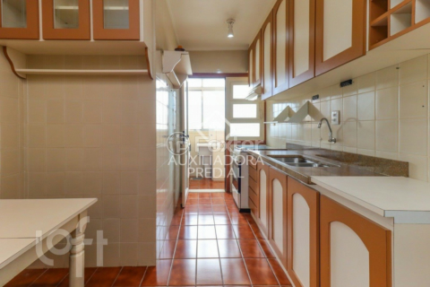 Image 53 - 879221