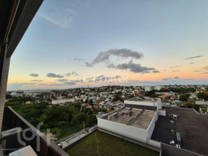 Image 21 - 879334