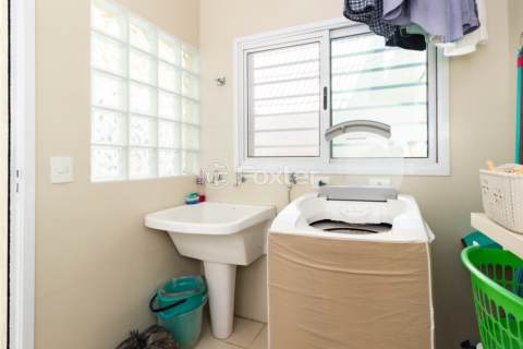 Image 39 - 879456