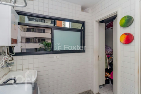 Image 32 - 879513