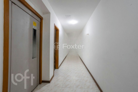 Image 35 - 879726