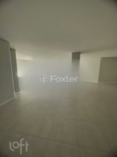 Image 25 - 879920