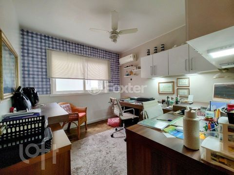 Image 21 - 880996