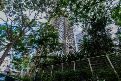Image 70 - 881212