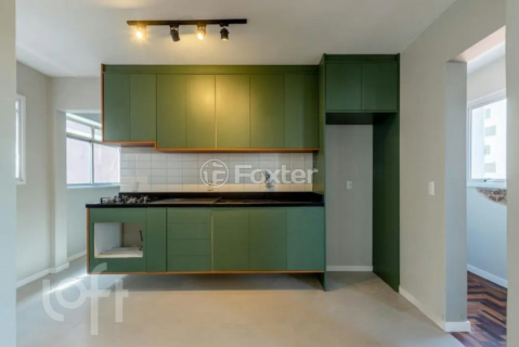 Image 5 - 881412