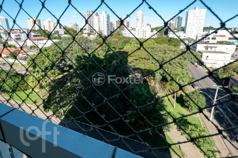 Image 31 - 881521