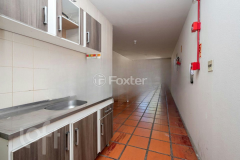 Image 39 - 881521