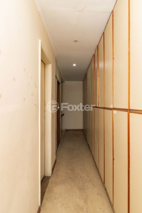 Image 24 - 881528