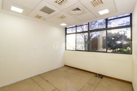 Image 29 - 881528