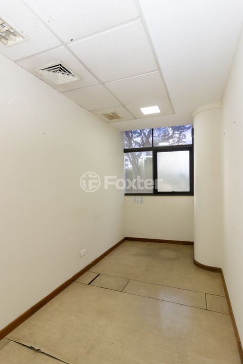 Image 33 - 881528