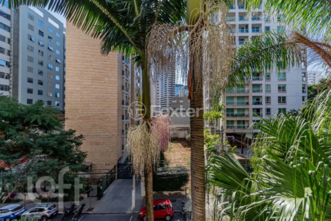 Image 23 - 881678