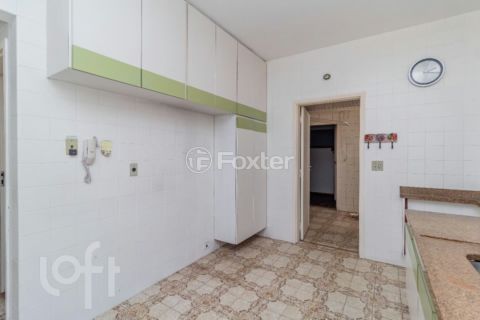 Image 31 - 881678