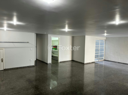 Image 23 - 881703
