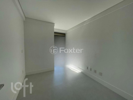 Image 22 - 881712