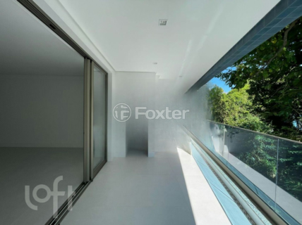 Image 40 - 881712
