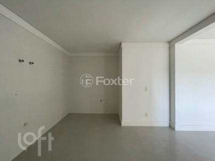 Image 32 - 881712