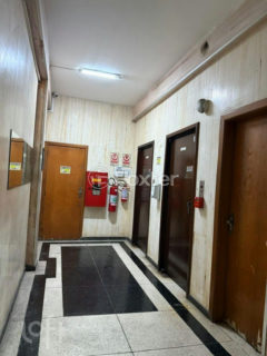 Image 24 - 882257