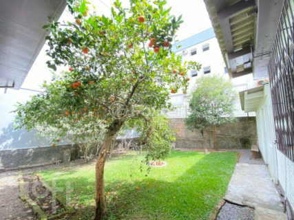 Image 35 - 882326