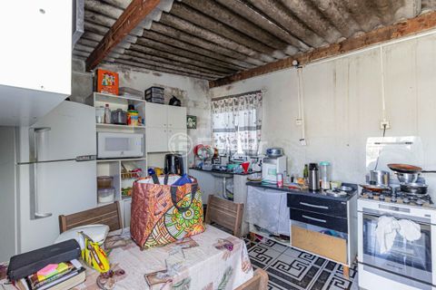Image 22 - 882380