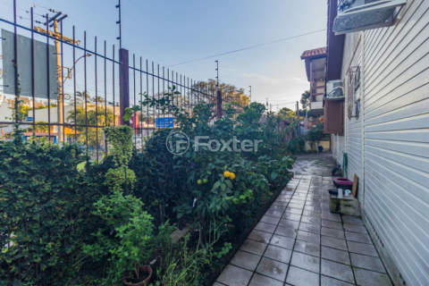Image 40 - 882453