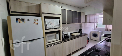 Image 3 - 882517