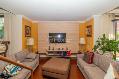 Image 7 - 882700