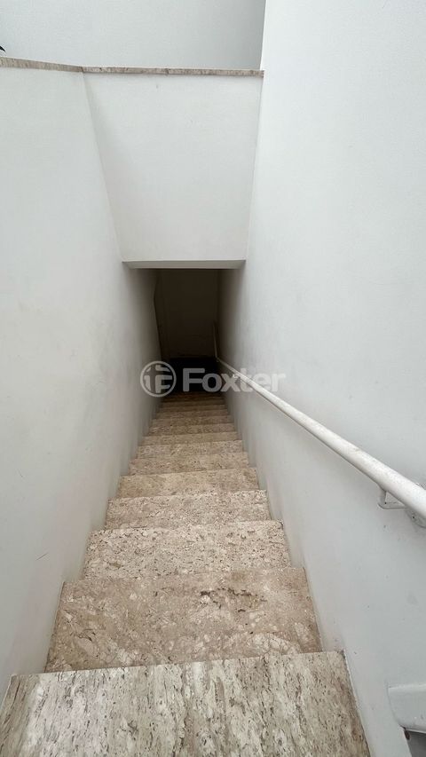 Image 27 - 882820