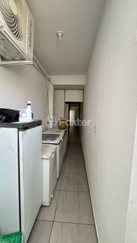 Image 29 - 882820