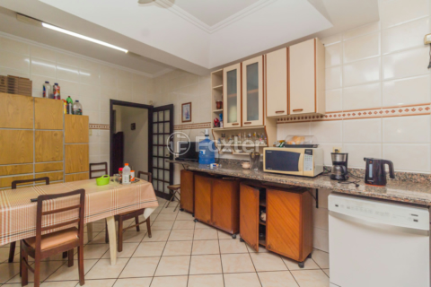 Image 41 - 8832