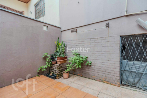 Image 30 - 883220