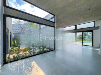 Image 31 - 883736