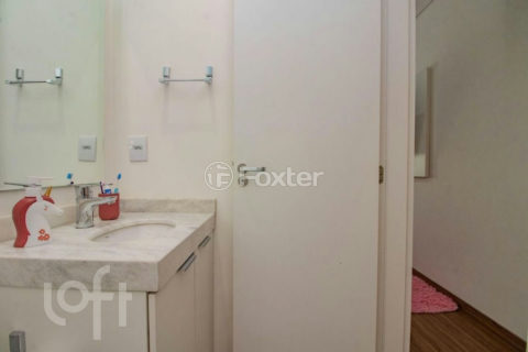 Image 21 - 883776