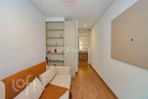 Image 37 - 883776