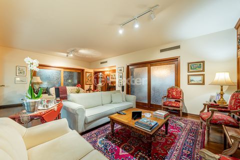 Image 21 - 883854