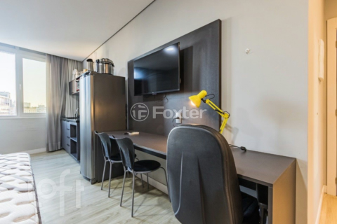 Image 32 - 884273