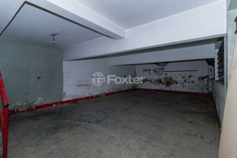 Image 21 - 884313