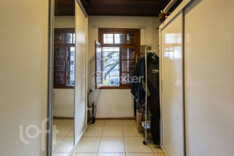 Image 21 - 884385