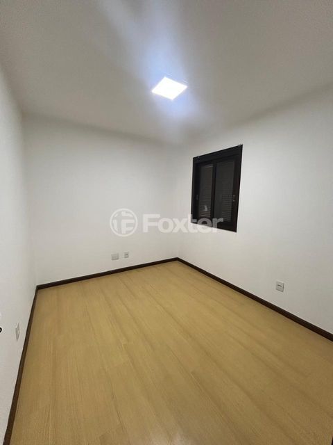 Image 8 - 884397
