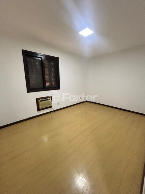 Image 9 - 884397