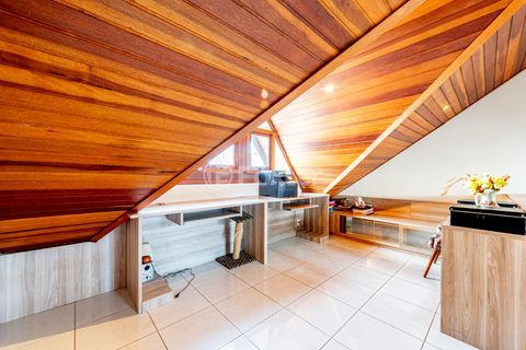 Image 35 - 884552
