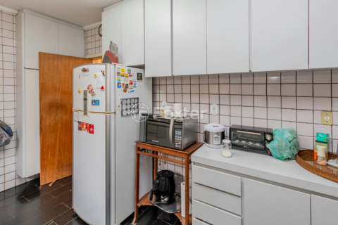 Image 30 - 884560