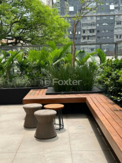 Image 21 - 884630