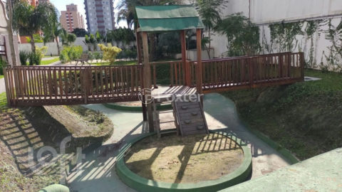 Image 8 - 884678